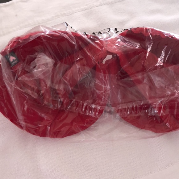 Victoria Secret - Picture 2 of 4